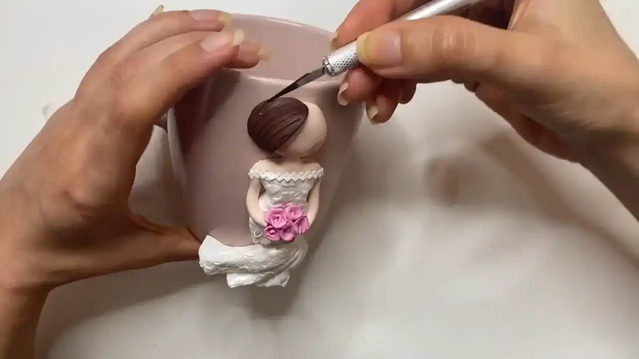 مرحله ساخت ماگ عروس موی  عروسک