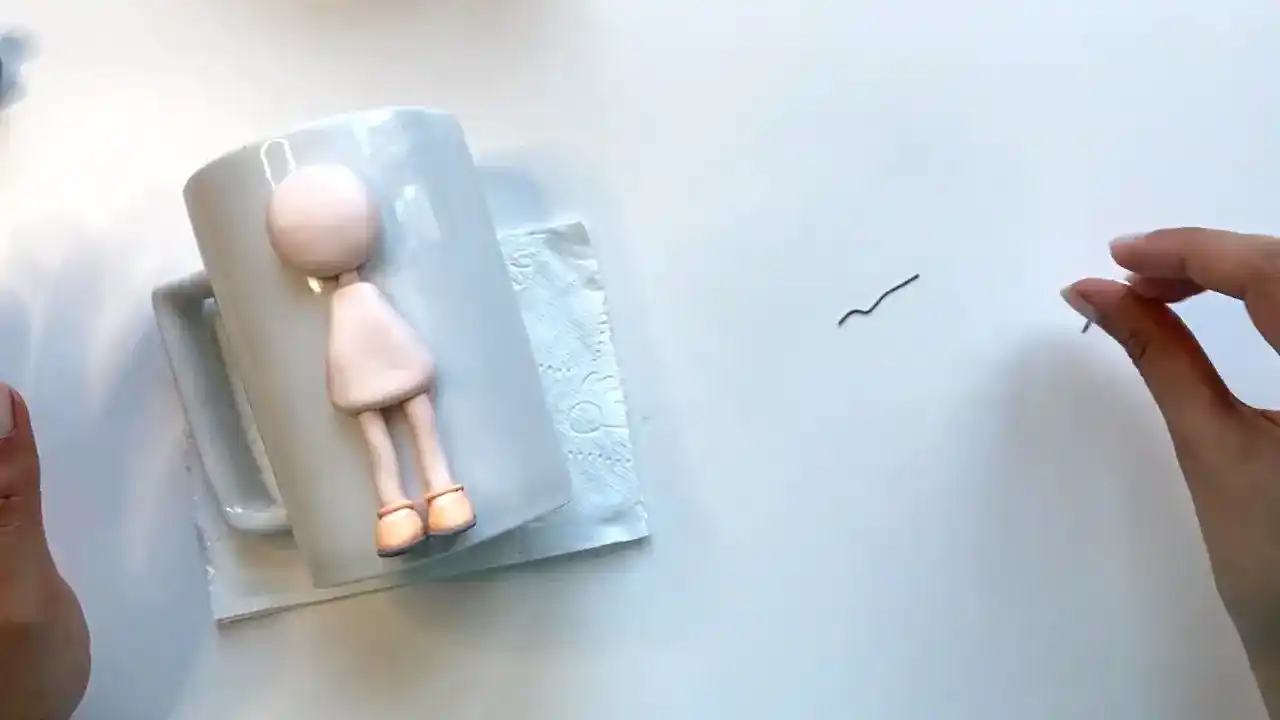 آموزش ساخت ماگ دختر نارنجی مرحله ساخت کفش عروسک