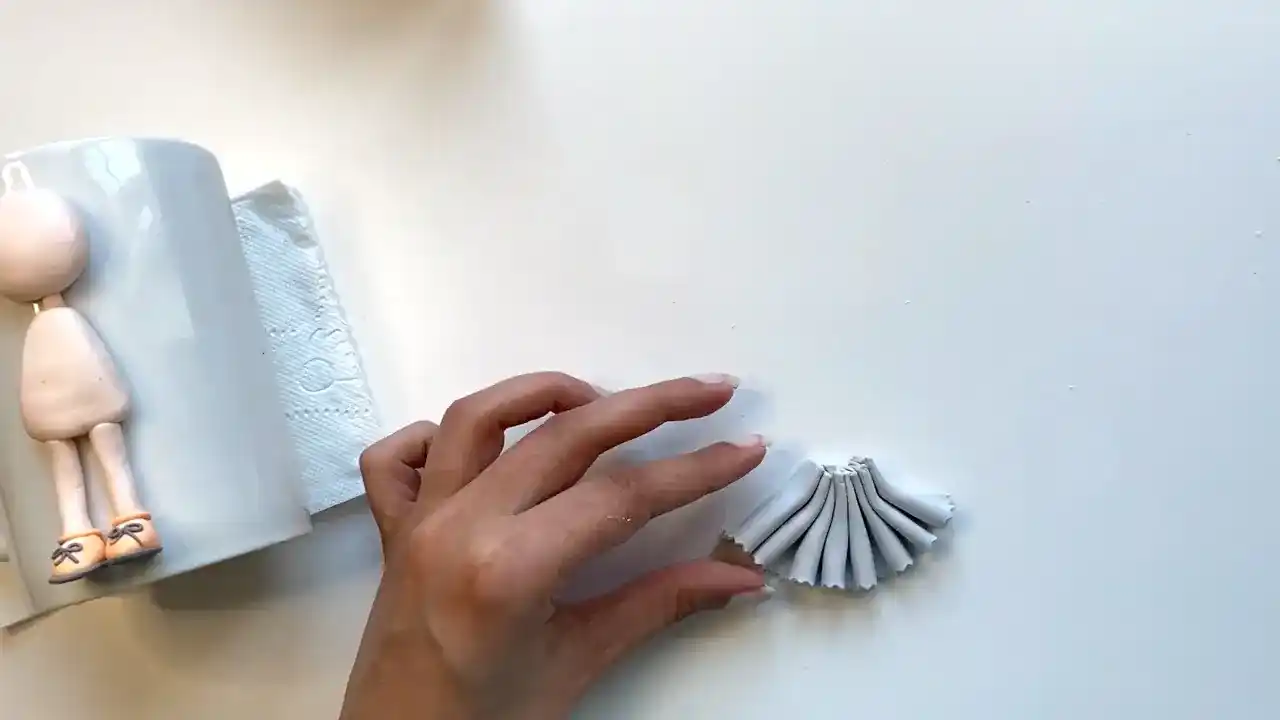 آموزش ساخت ماگ دختر نارنجی مرحله ساخت دامن  عروسک