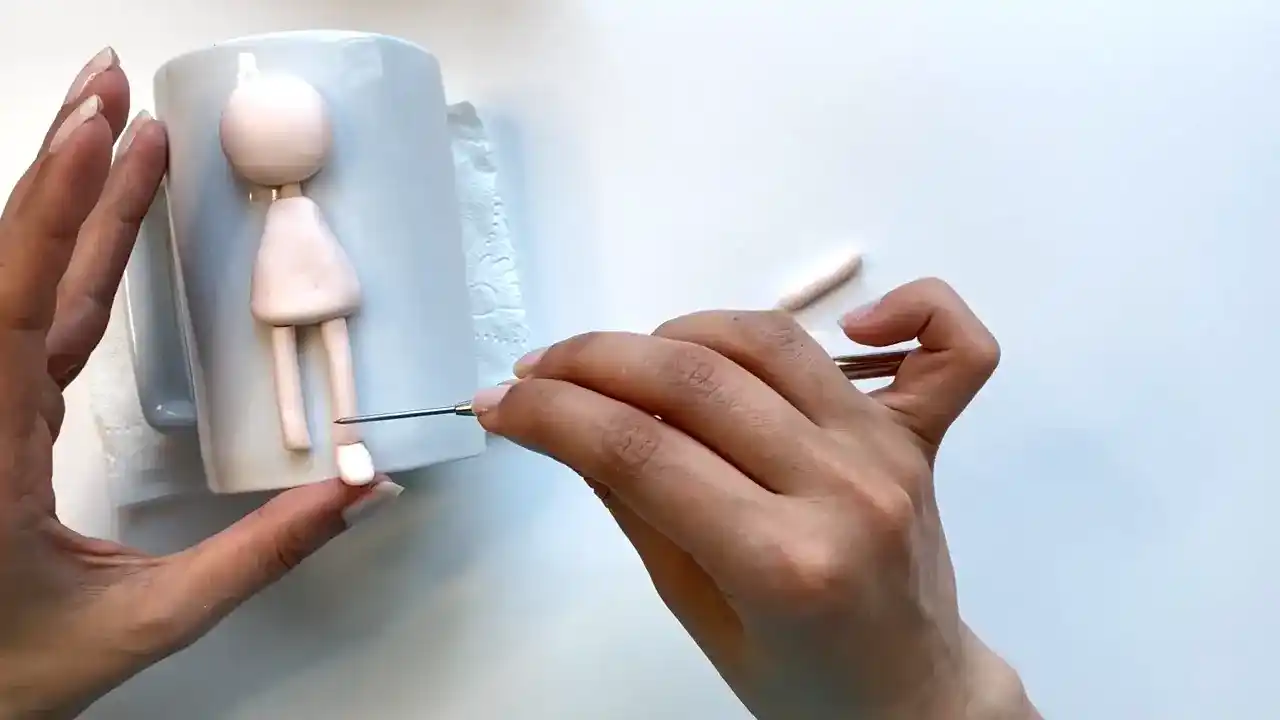 آموزش ساخت ماگ دختر نارنجی مرحله ساخت کفش  عروسک